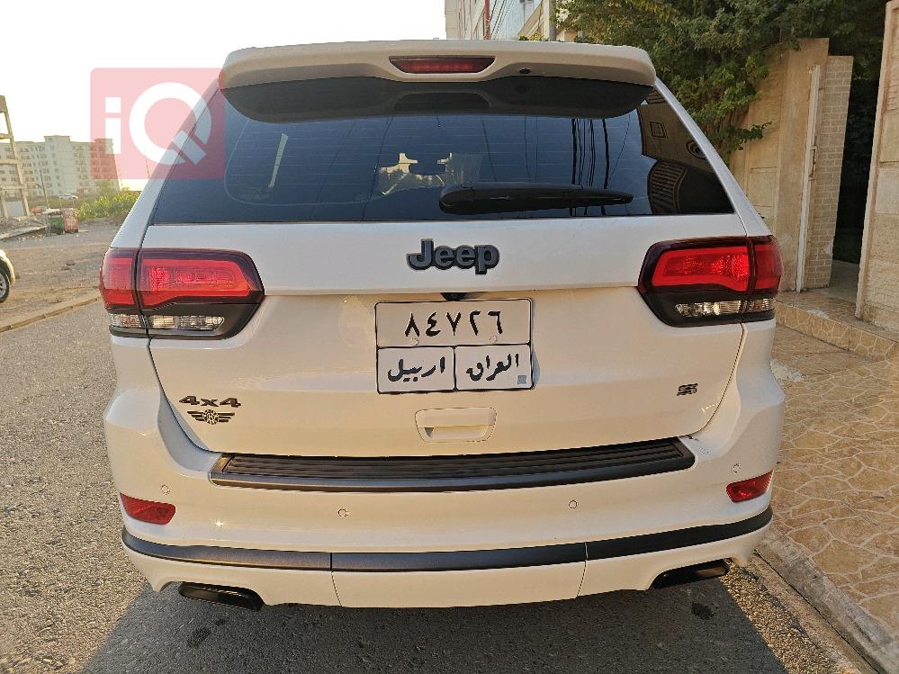 جیپ گراند شیرۆکی